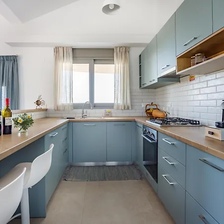 Aelia Home, * Agia Pelagia (Crete)